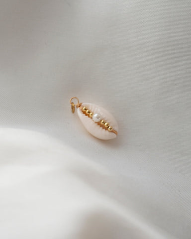 Charm COWRIE SHELL