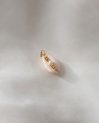 Charm COWRIE SHELL