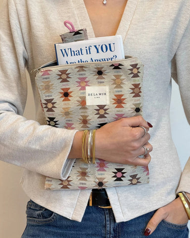 Buchcover mit Lesezeichen ROYAL