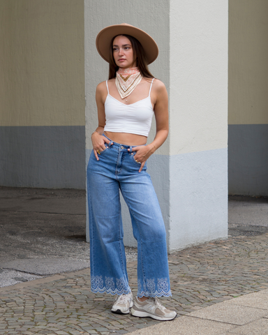 Wide Leg Jeans mit Efeu Stickerei DAISY